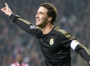 开云体育入口-赛道与球场的双重奏，爱德华兹F1首战称王，76人主场击溃步行者