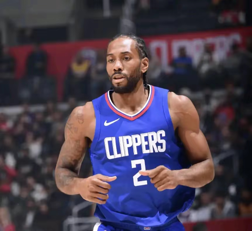 关于湖人B队完胜鹈鹕，伦纳德送出助攻的信息