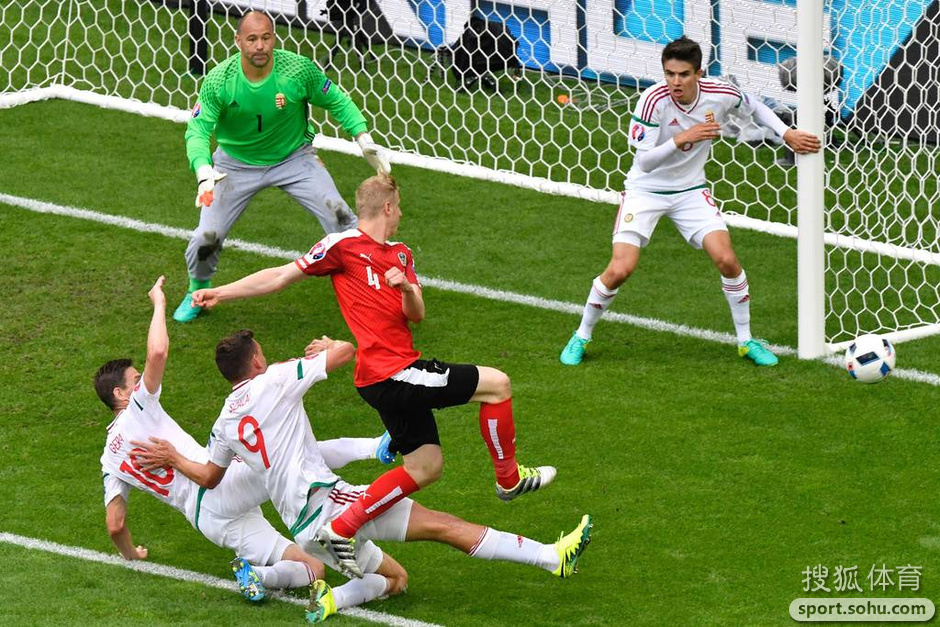 奥地利力克罗马，伊布关键制胜