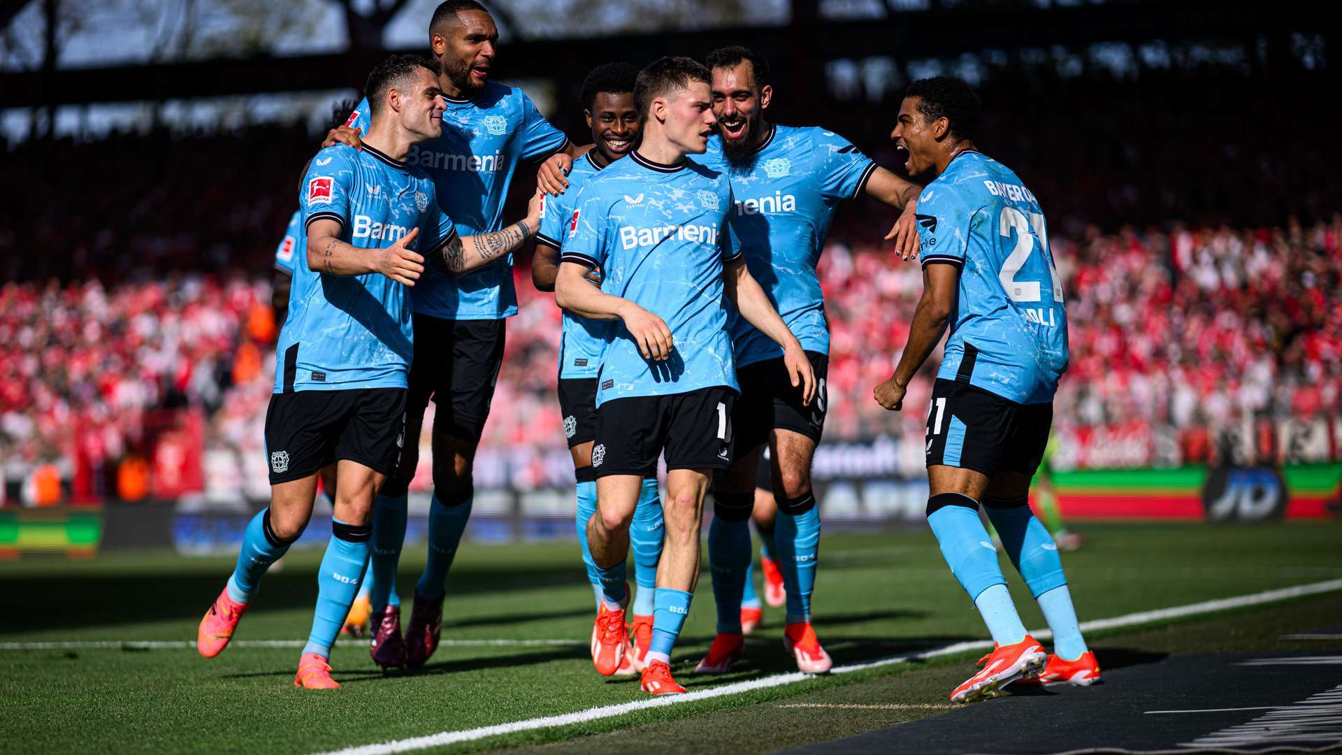 包含勒沃库森客场夺冠，豪取三分的词条