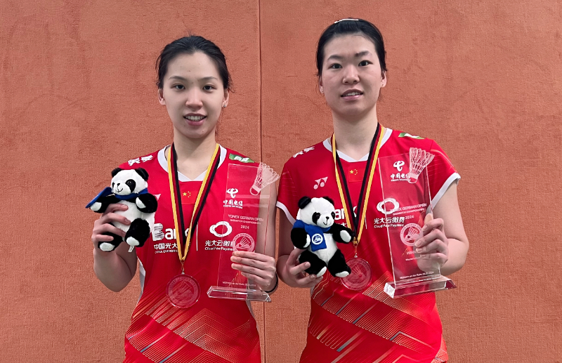 关于强势夺冠：羽毛球选手登顶领奖台的信息