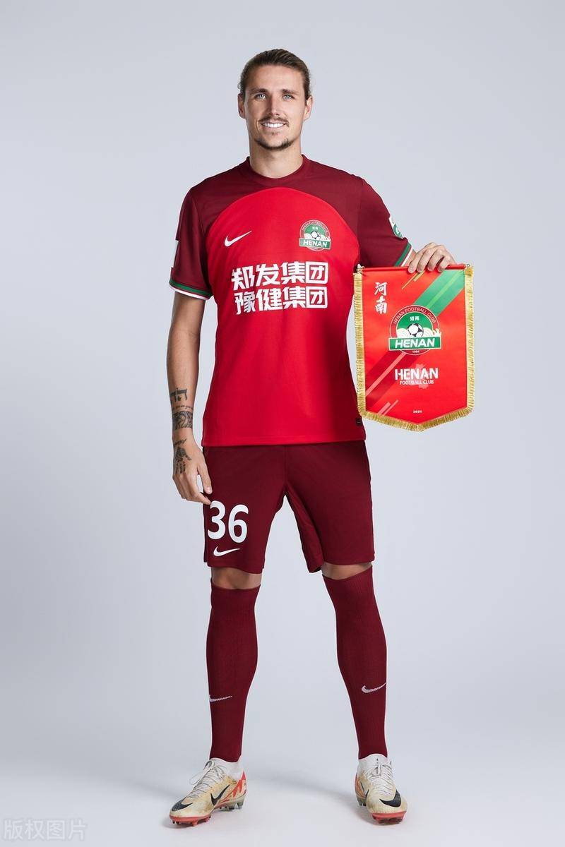 关于莱普齐格在比赛中捍卫荣誉，球迷欢呼的信息