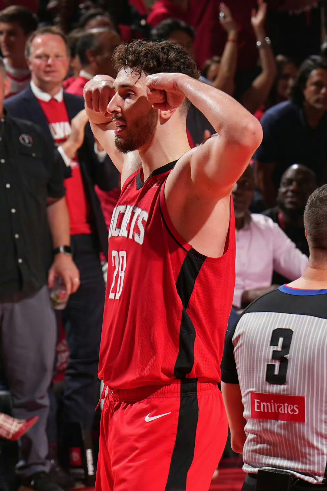 包含火箭主场击败骑士，哈登高效砍下全队最高分夺胜的词条