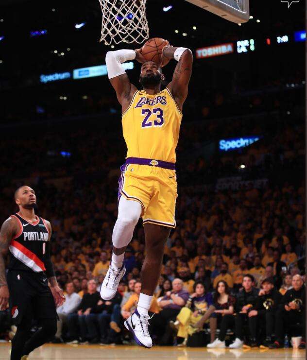 开拓者队大将戴维斯回归，提振球队士气的简单介绍