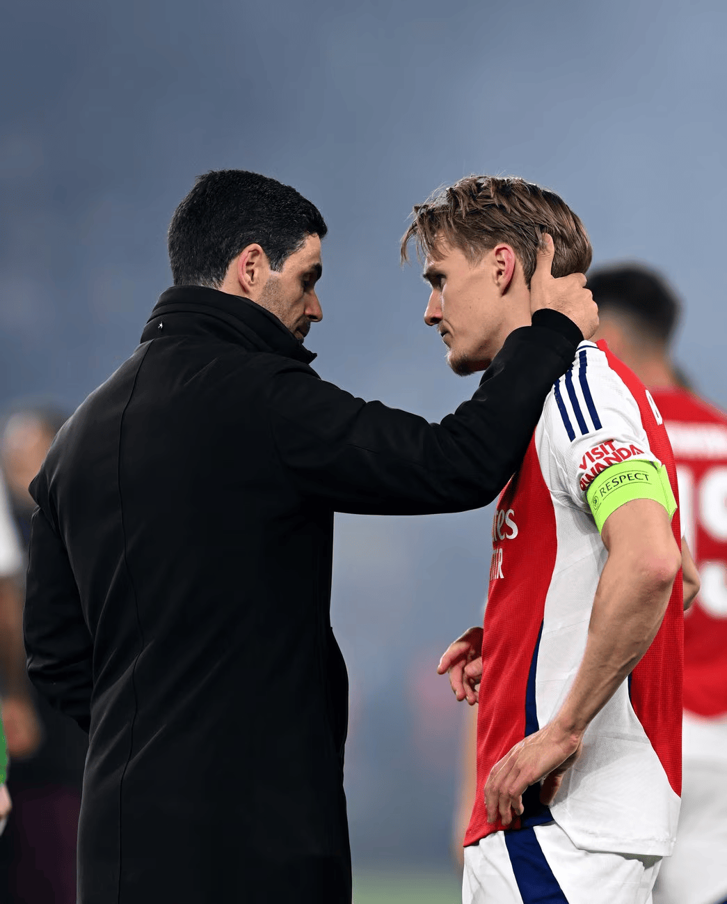 黑色球队在近期比赛中夺得胜利，挺进下一轮的简单介绍