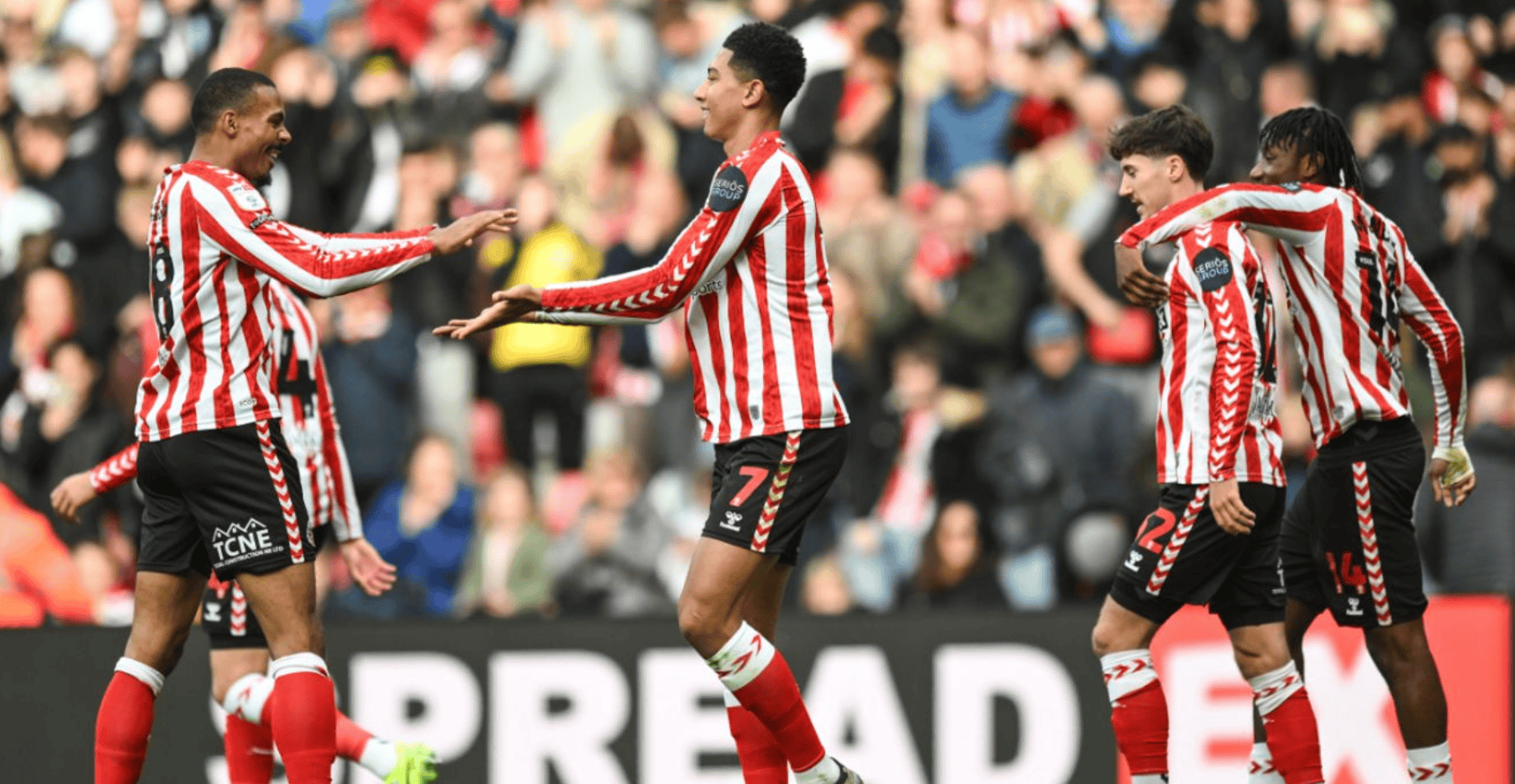 英格兰队意外出局，球迷黯然离去