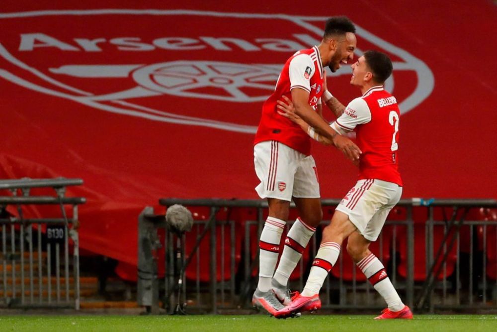 包含阿姆斯特丹客场逆转，保持欧战希望的词条