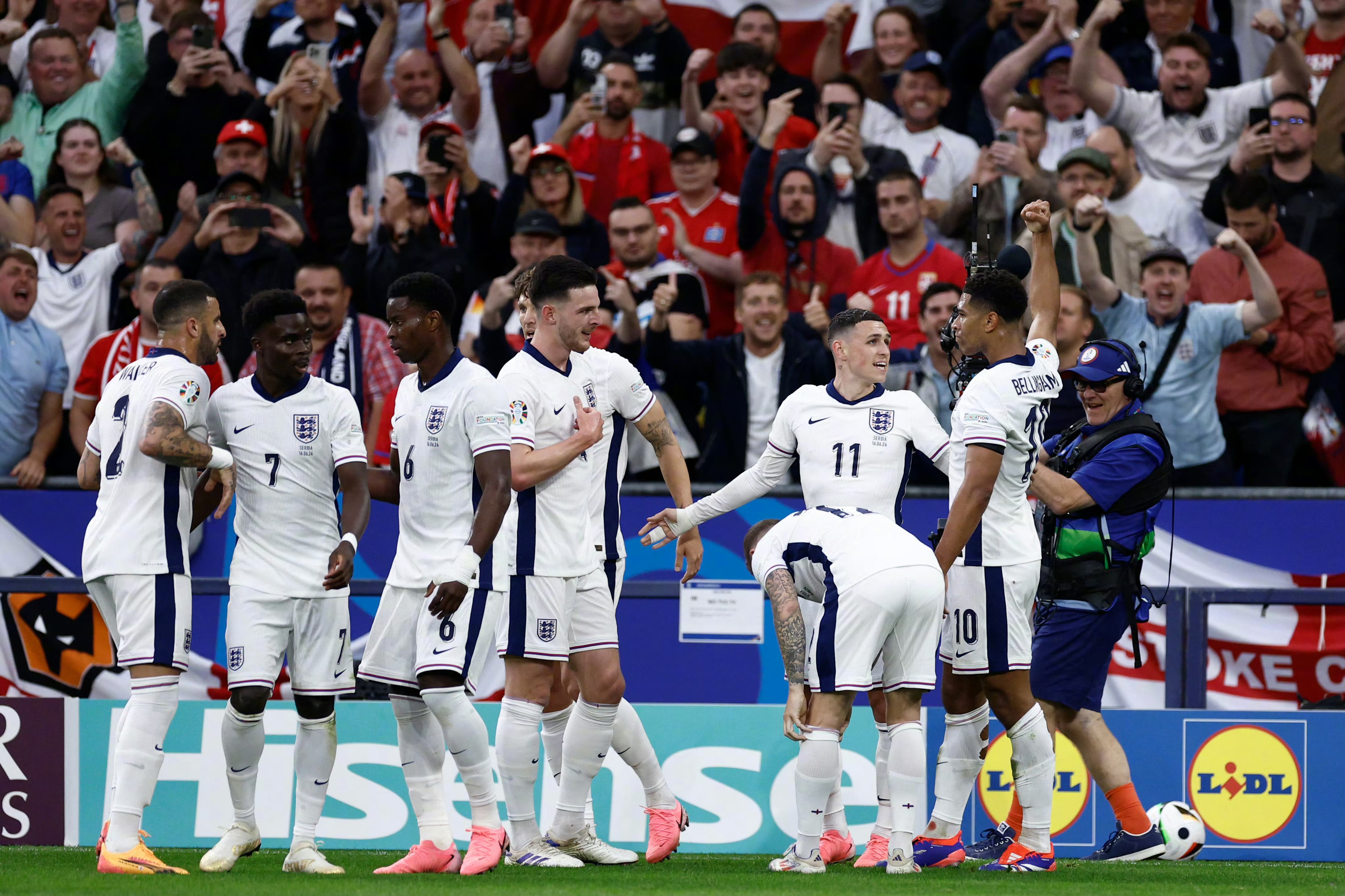 欧洲杯热门队伍爆冷负于对手