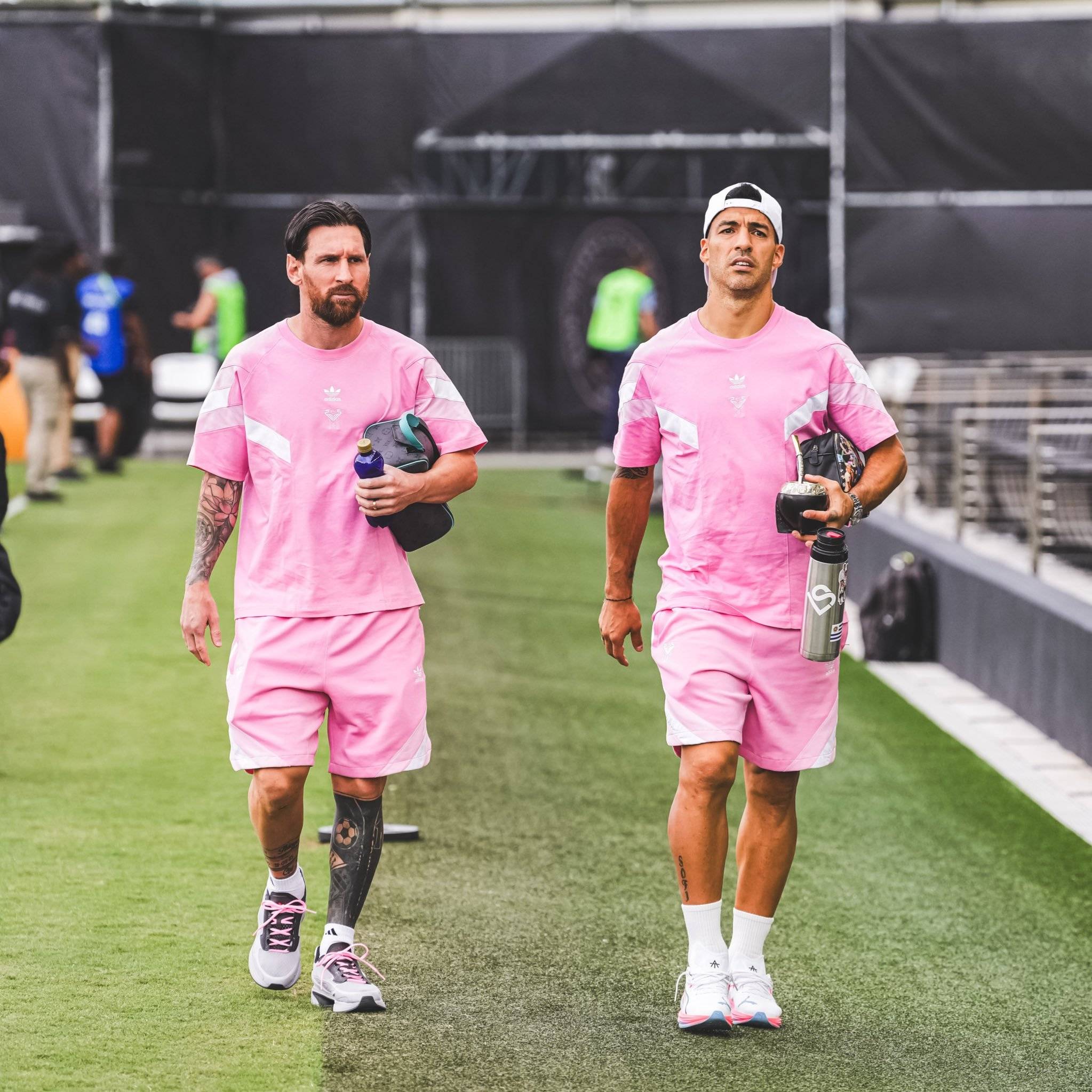 阿贾克斯与巴黎圣日耳曼角逐国际足坛荣耀的简单介绍