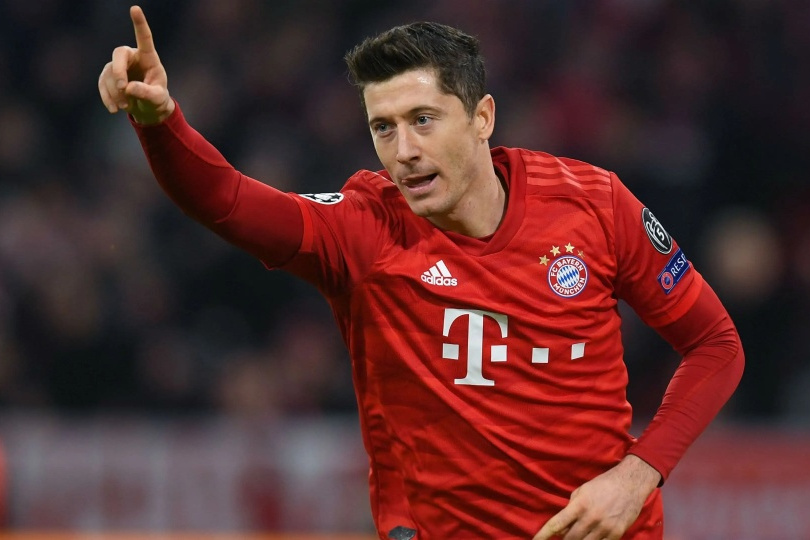 里昂血洗曼联，莱万打破历史纪录的简单介绍