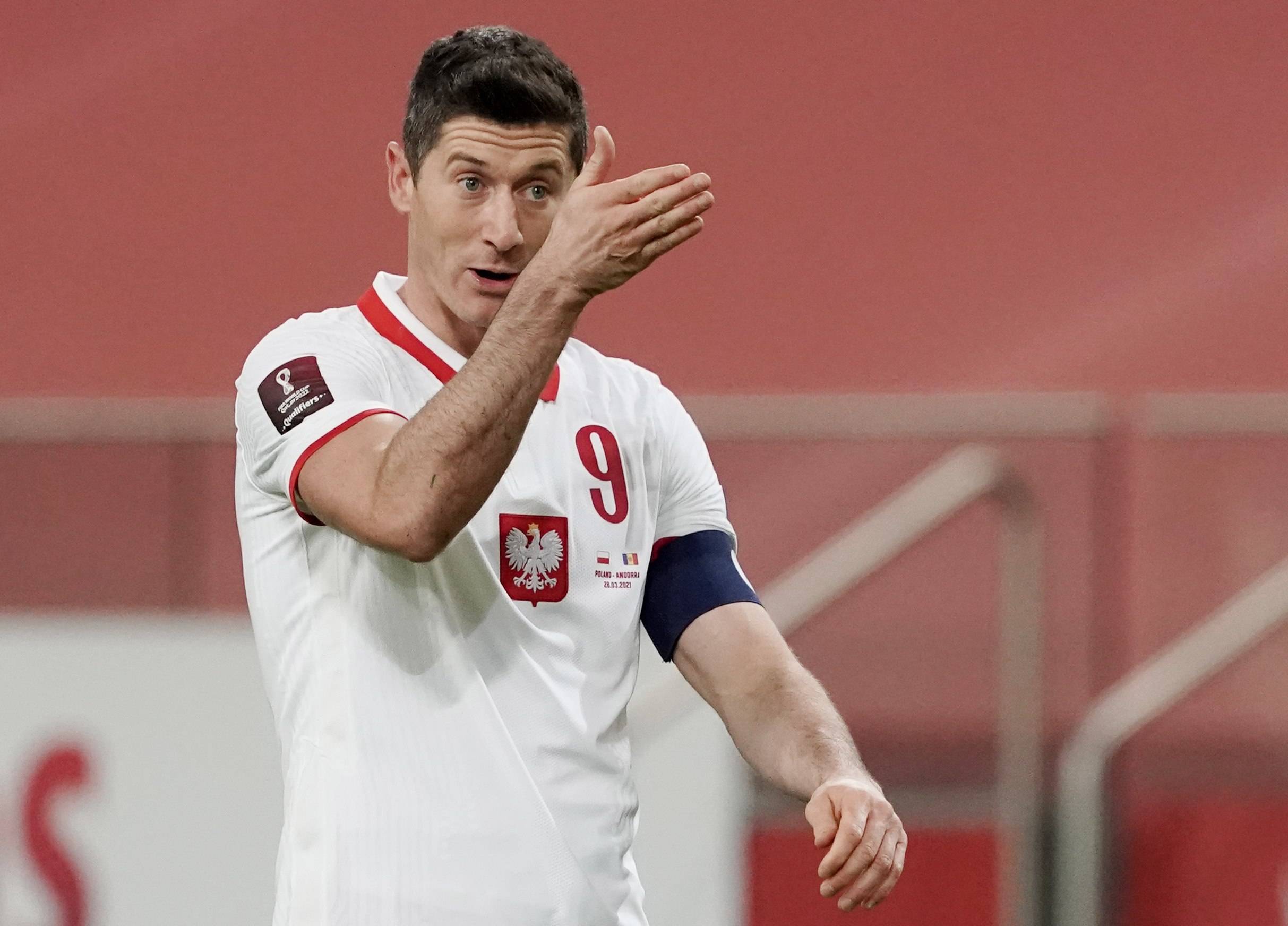 里昂血洗曼联，莱万打破历史纪录的简单介绍