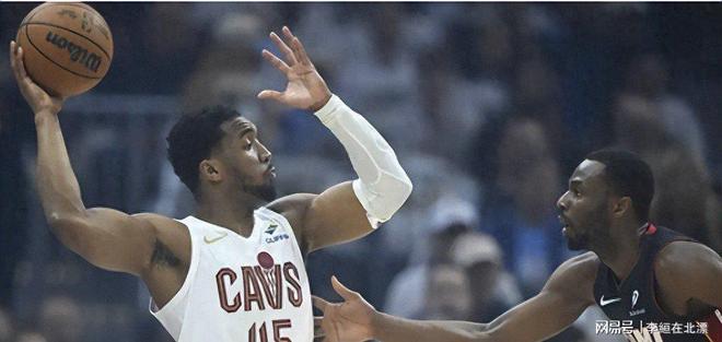 勇士轻取热火B队,萨姆·米切尔爆发神勇的简单介绍 勇士轻取热火B队,萨姆·米切尔爆发神勇的简单介绍