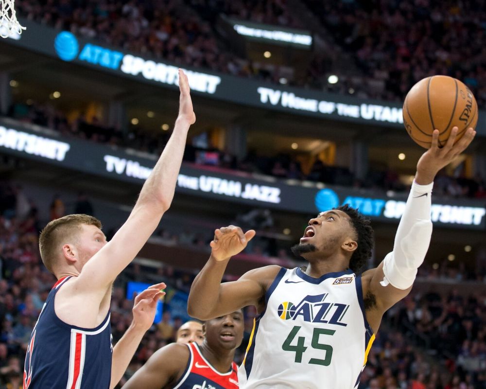 勇士轻取热火B队,萨姆·米切尔爆发神勇的简单介绍 勇士轻取热火B队,萨姆·米切尔爆发神勇的简单介绍