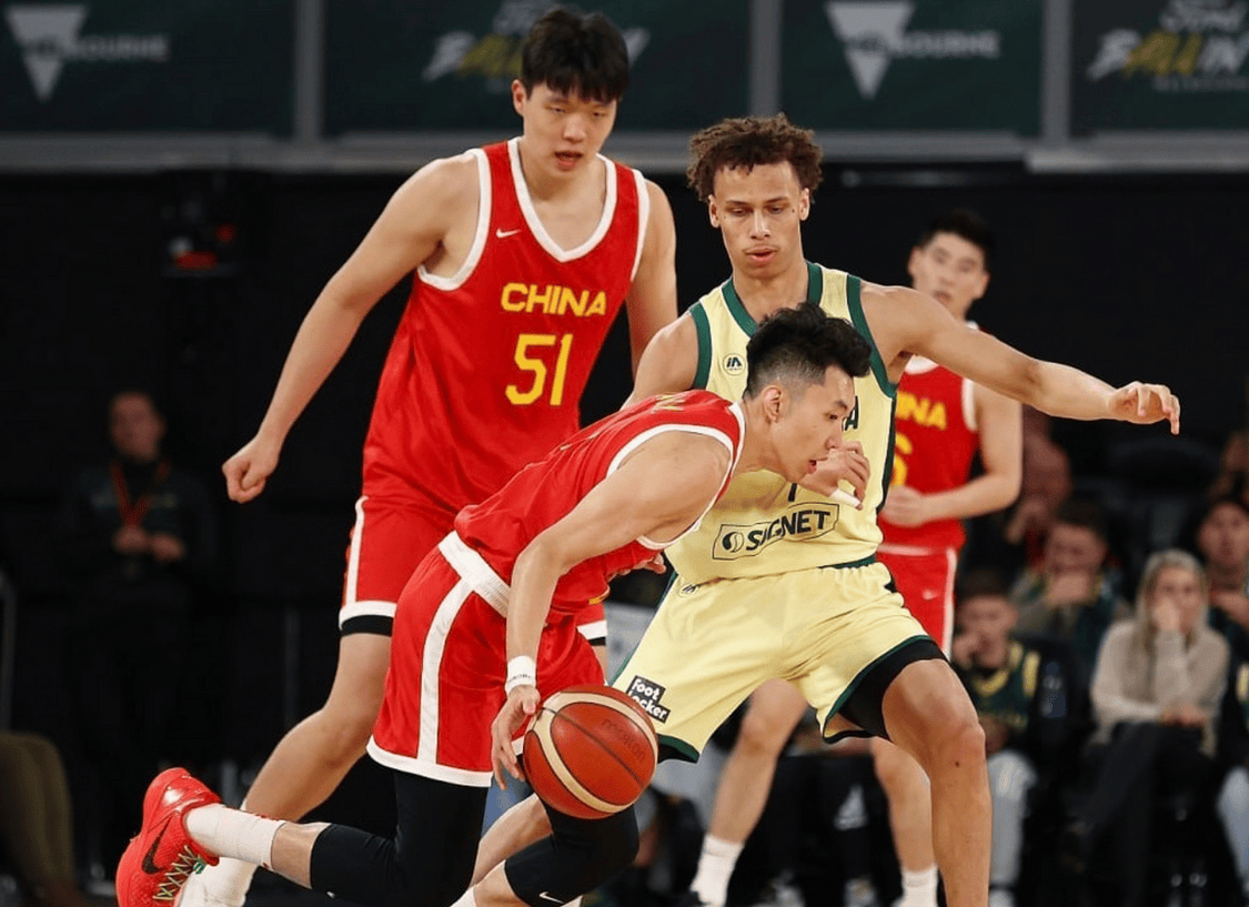 人队主控球员助攻无数,带队取胜 人队主控球员助攻无数,带队取胜