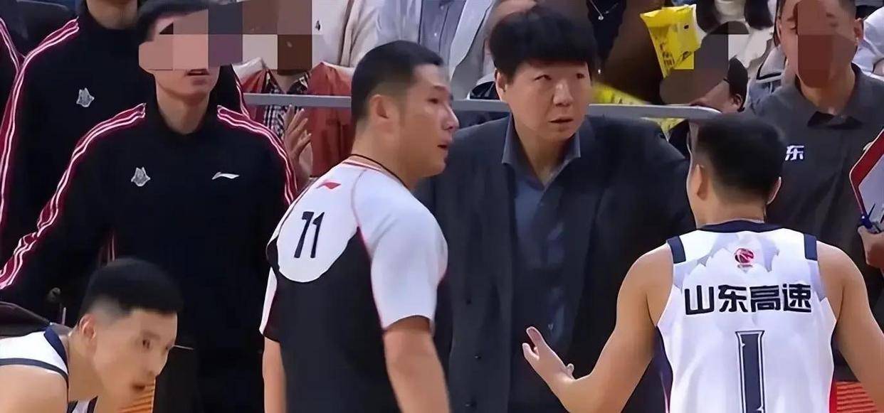 关于广东男篮遭遇山东队逆转,遗憾止步半决赛的信息 关于广东男篮遭遇山东队逆转,遗憾止步半决赛的信息